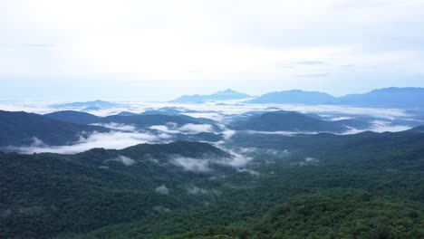 Beautiful-scenery-of-the-high-mountains-on-the-cloud-at-sunrise