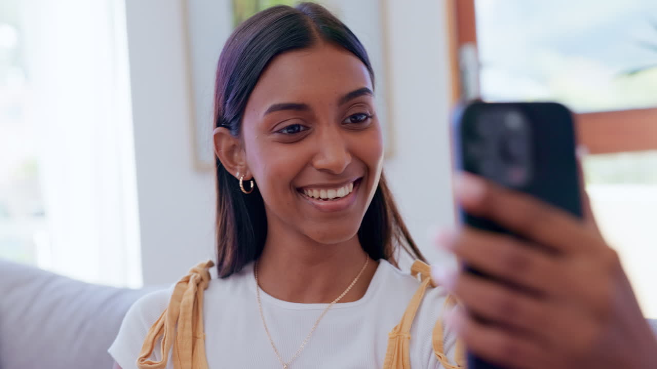 hola, onda y mujer con un teléfono celular