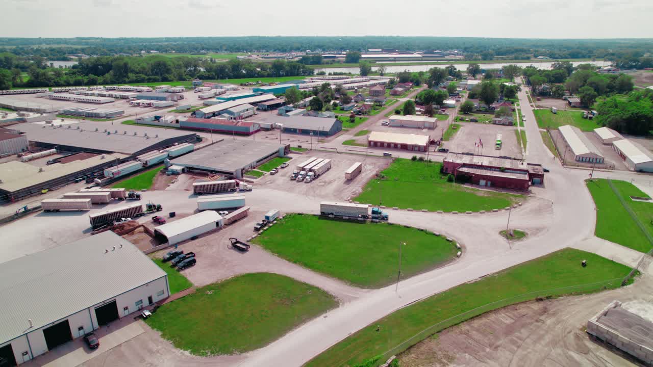 concepto para la contratación de conductores de camiones de ganado, el transporte de animales en la interestatal en los ee.uu.