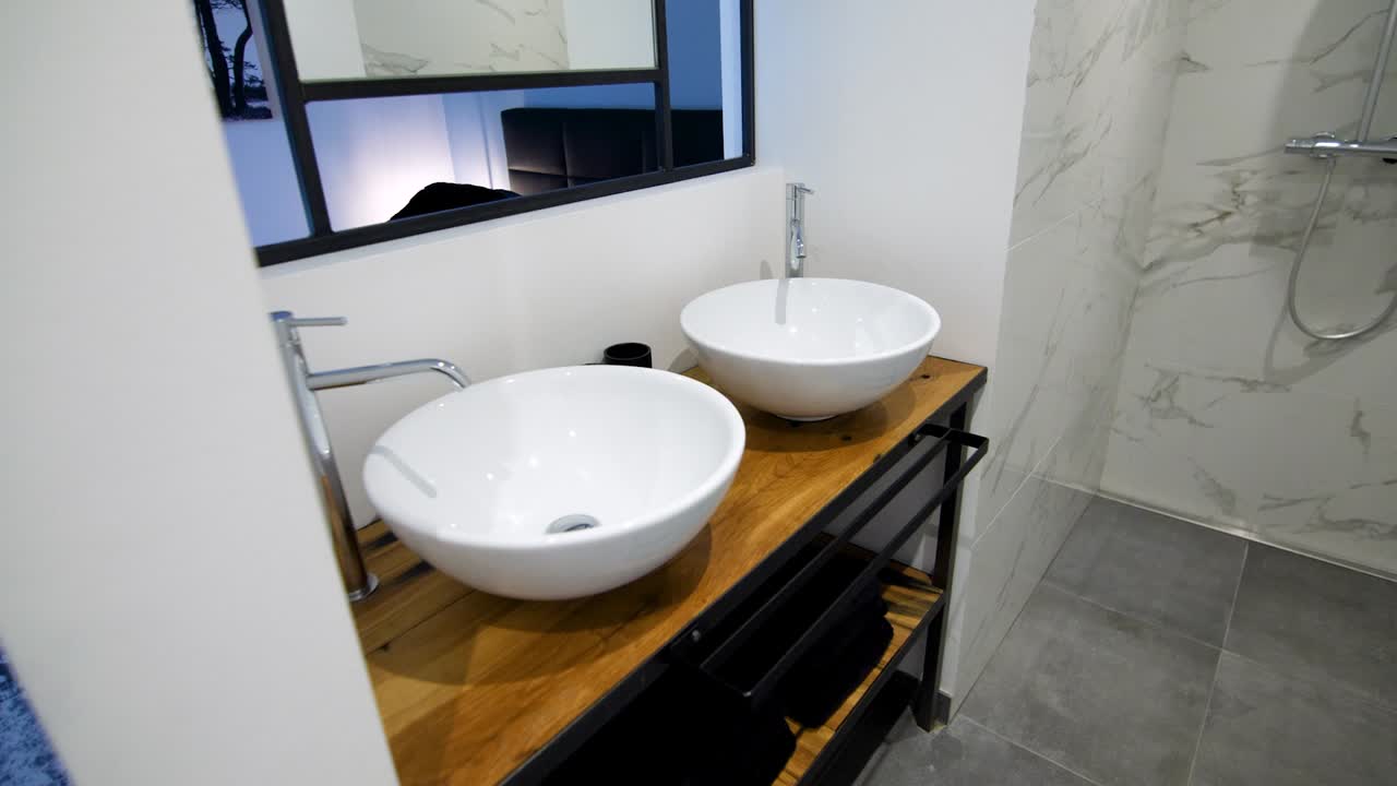 Two sinks in the bathroom