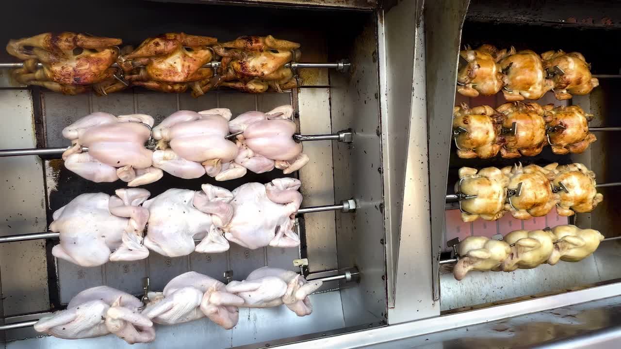 태국 의 로티세리 에서 구워지는