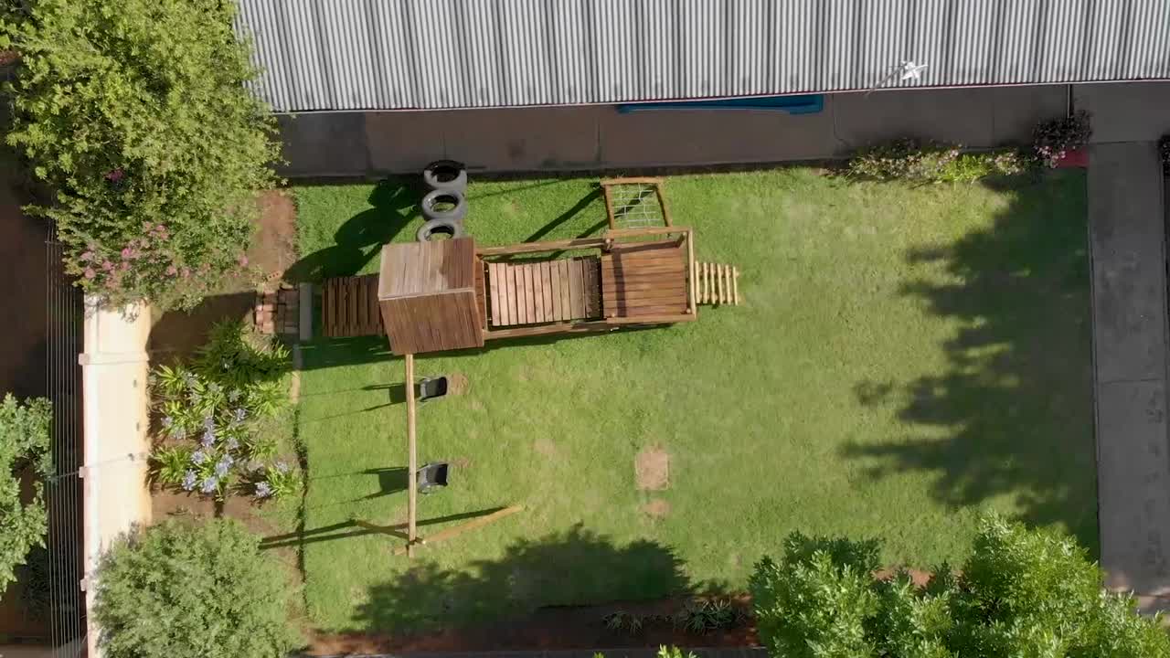drone ver escalada ejercicio diversión recreación naturaleza de madera selva gimnasio