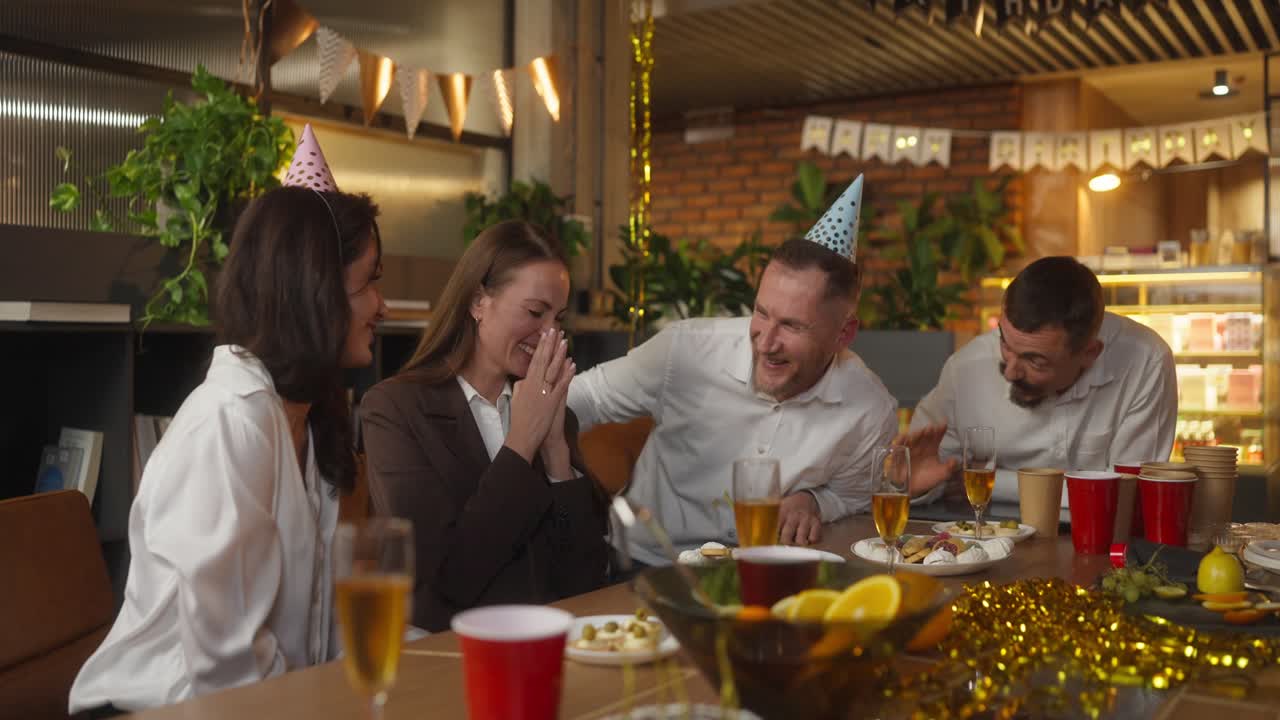 celebración de cumpleaños de la oficina