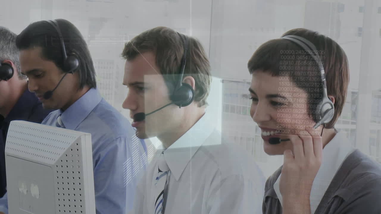 animación del procesamiento de datos financieros sobre personas de negocios que trabajan en la oficina