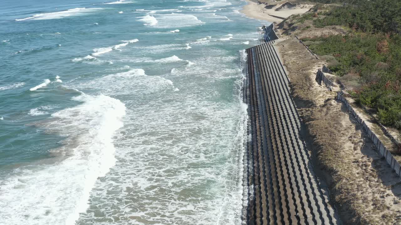 동해 돗토리 해안에 부서지는 파도