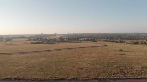 Vista-Aérea-De-Una-Antigua-Pista-De-Carreras-Abandonada-Donde-Solía-Correr-La-Fórmula-3