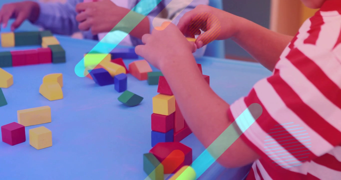 Niño jugando con bloques de construcción coloridos en una mesa