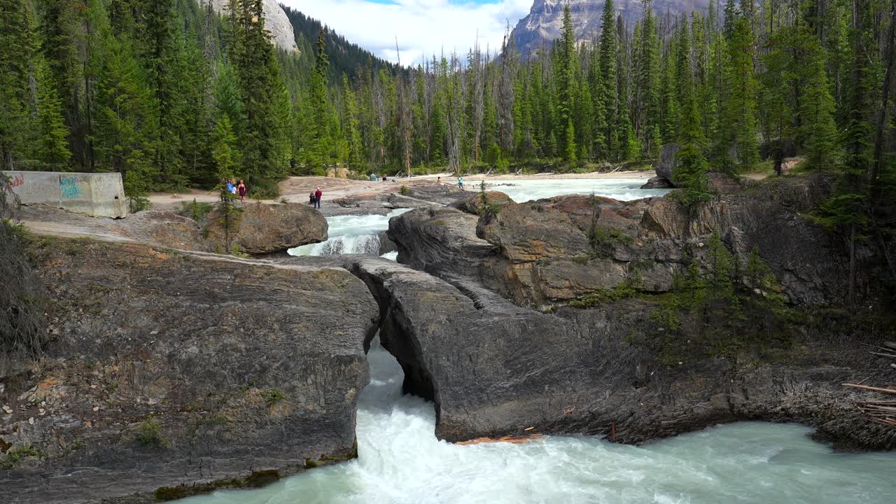 Ponte naturale panoramico nel Parco nazionale di Yoho