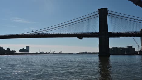 Brooklyn-bridge-spanning-the-East-River-connecting-Manhattan---Brooklyn-Boroughs-of-New-York-City