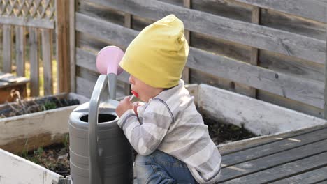 Bebé-Probando-Todo,-Comportamiento-De-Pica,-Desarrollo-Infantil