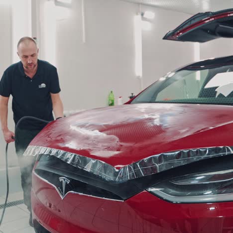 worker installs car protection film