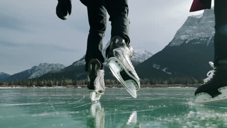 Couple-skating-together-on-a-frozen-lake