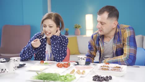 Married-husband-and-wife-chatting-while-having-breakfast-at-home.