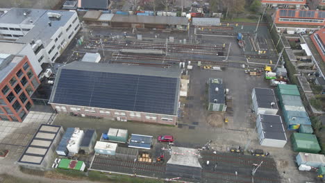 Plumín-De-Techo-Industrial-Lleno-De-Paneles-Solares