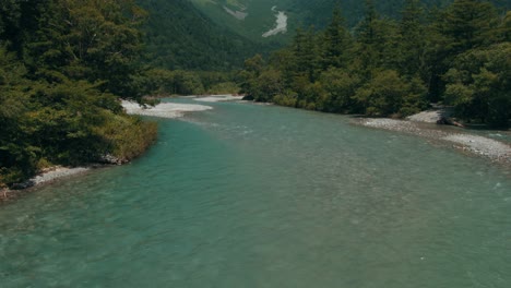 Der-Azusa-Fluss-Fließt-Durch-Kamikōchi