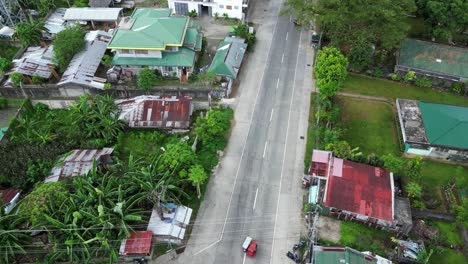 Descripción-Aérea-Del-Barrio-Del-Sudeste-Asiático-Con-Triciclos-Filipinos