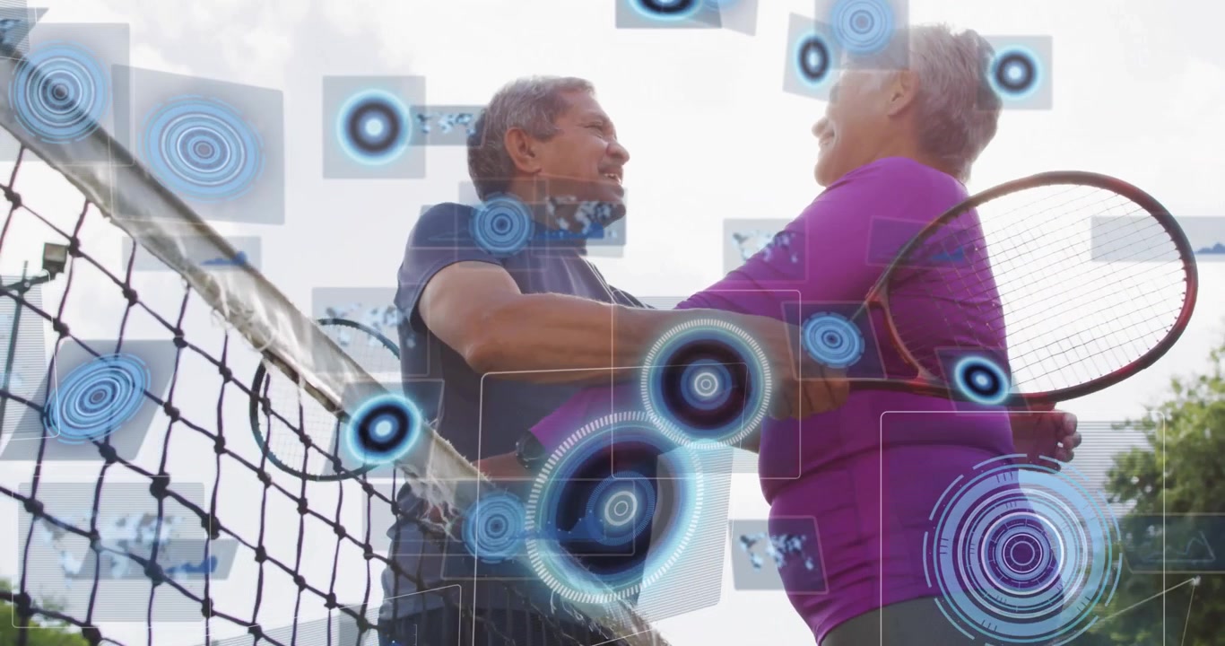 Due giocatori che si stringono la mano sopra la rete con le racchette, mostrando grafici HUD e dati tecnologici.
