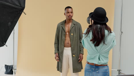 cámara de fotografía y fotógrafo mujer