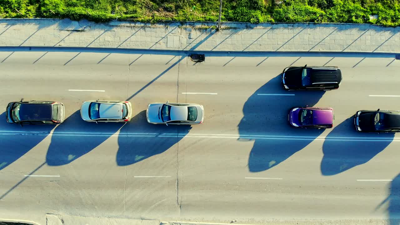 바쁜 거리의 파노라마 공중 영상.