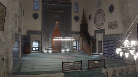터키 부르사에 있는 녹색 모스크 (green mosque) 는 14세기에 지어졌다.