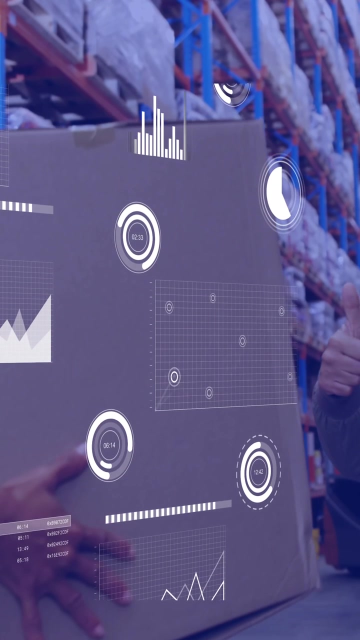 Animation af databehandling over en kaukasisk mandlig supervisor, der viser tommelfingeren op på et lager