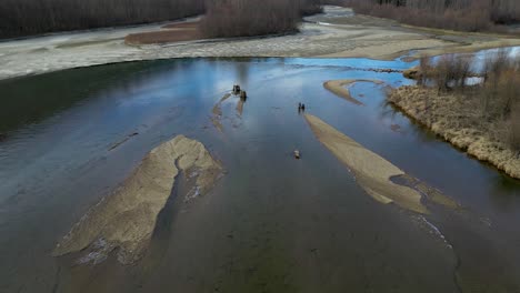 Meeresufer-Mit-Schlamm-In-Der-Stadt