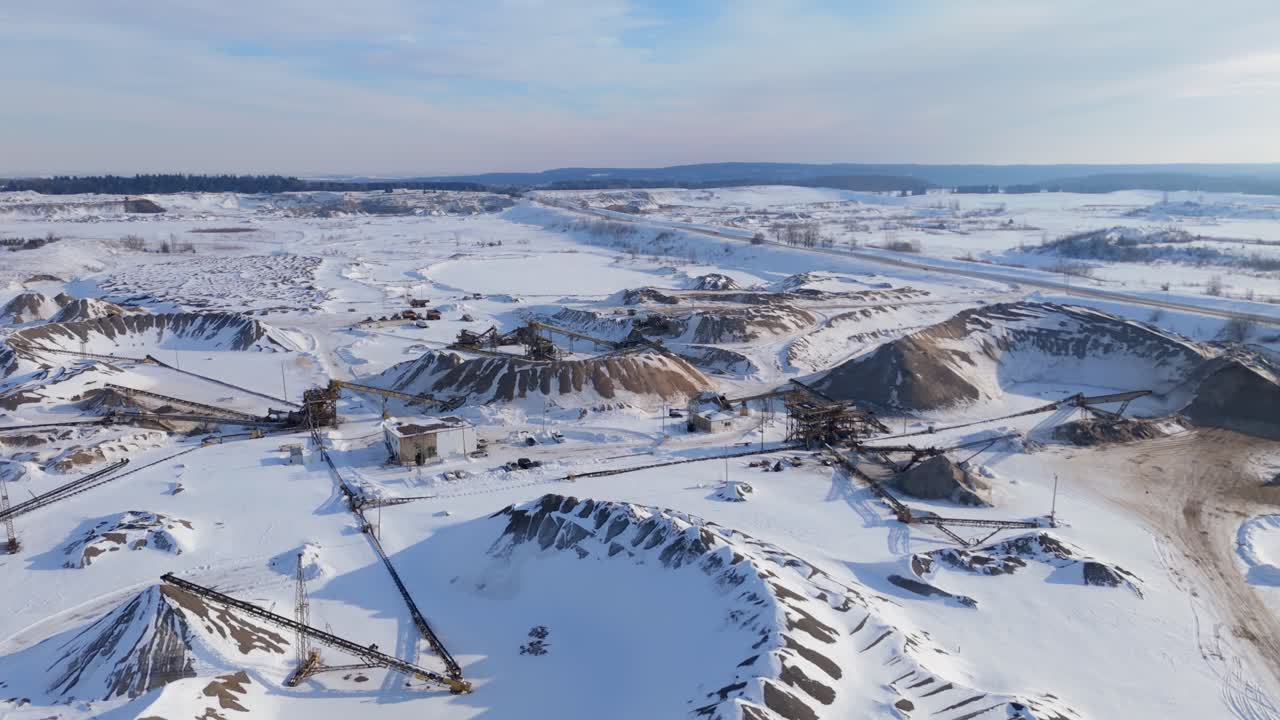 Alueen hallinnan ja materiaalinkäsittelyn asettelu louhoksella lähellä Torontoa, Ontariota, ilmakuva.