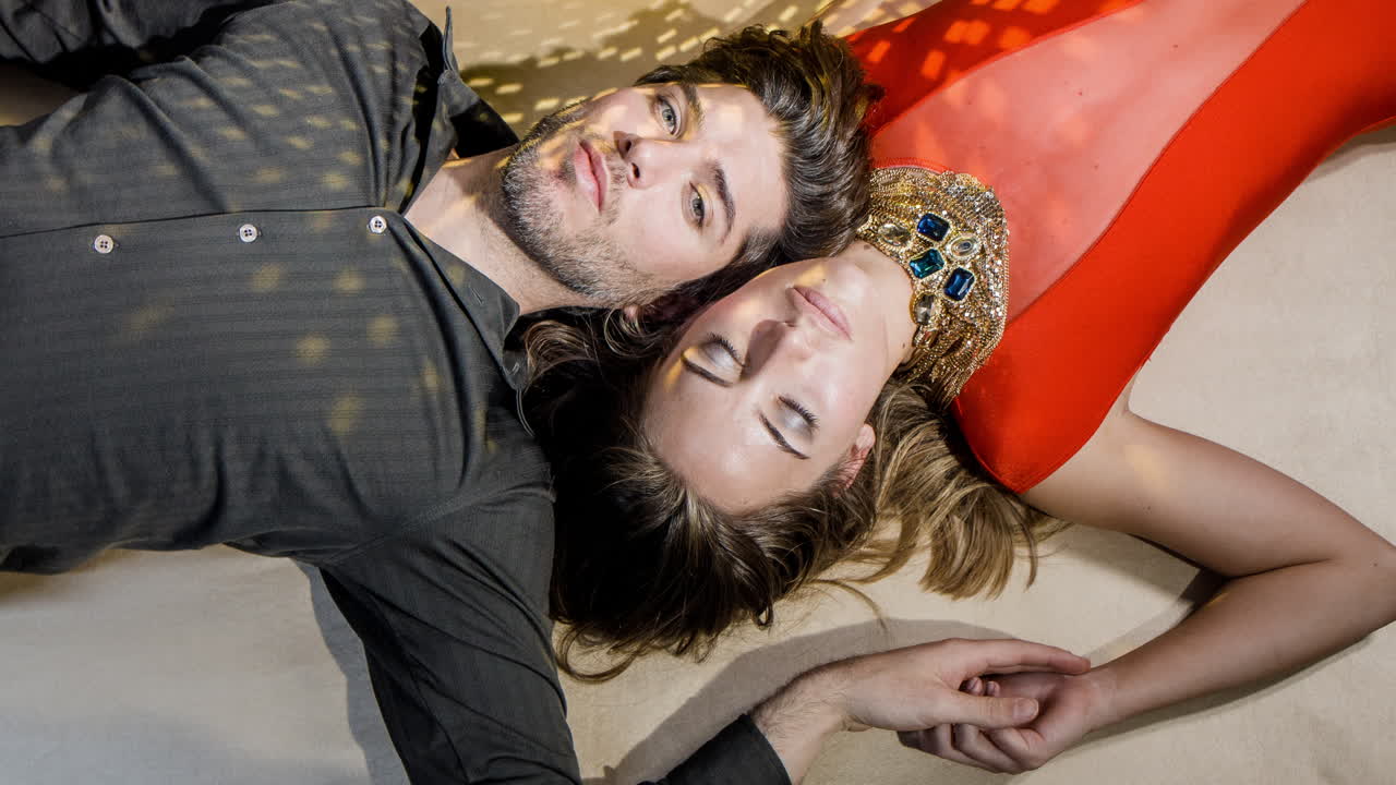 남자 여자 바닥 4k 29