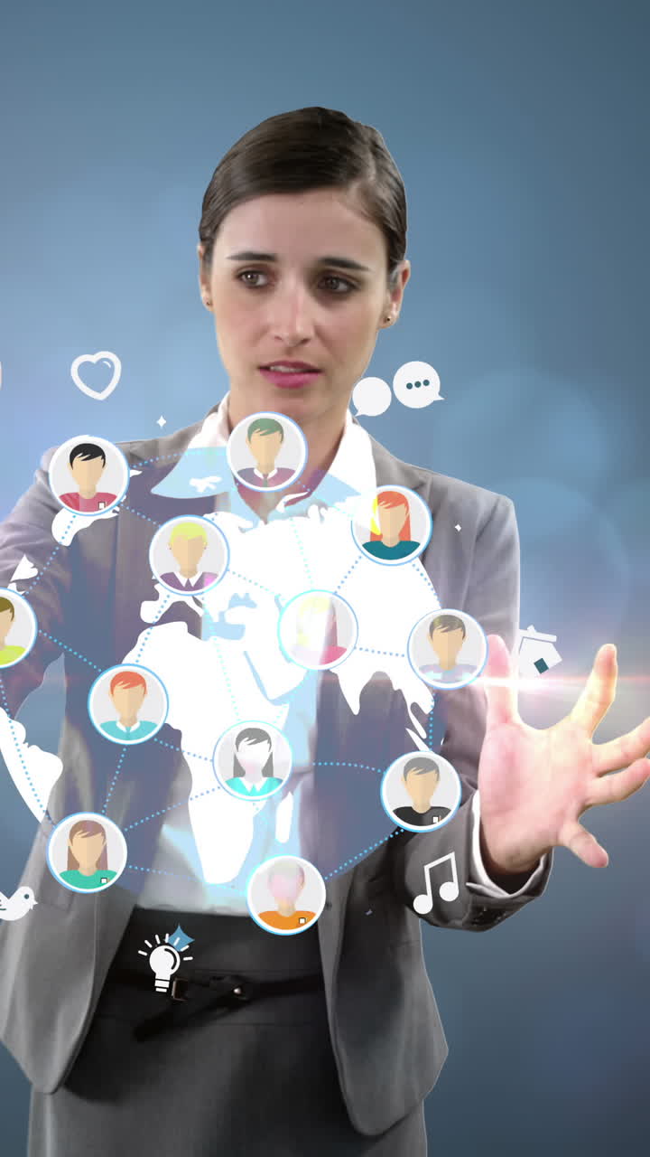 mujer de negocios con iconos generados digitalmente