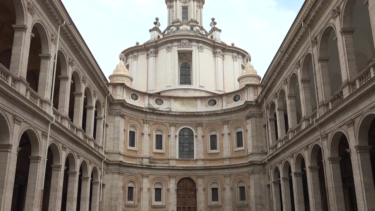Vista esterna della Chiesa di Sant'Ivo alla Sapienza a Roma