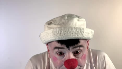 payaso emoji - cara de estornudo