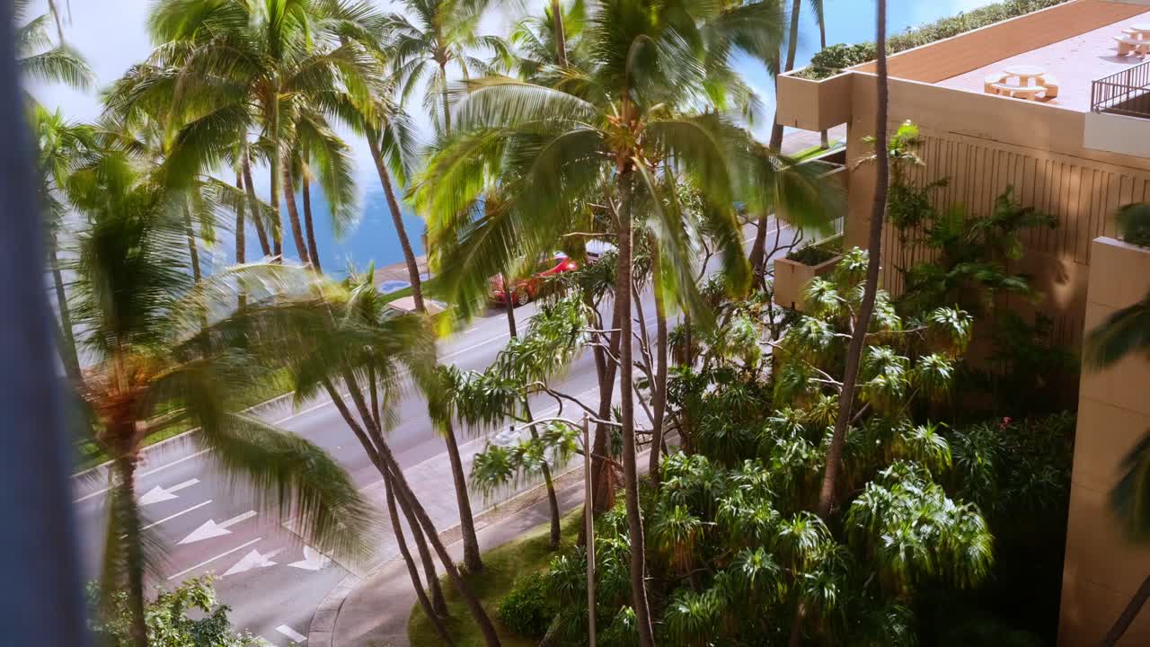 lapso de tiempo de 4k en waikiki desde una vista de apartamento