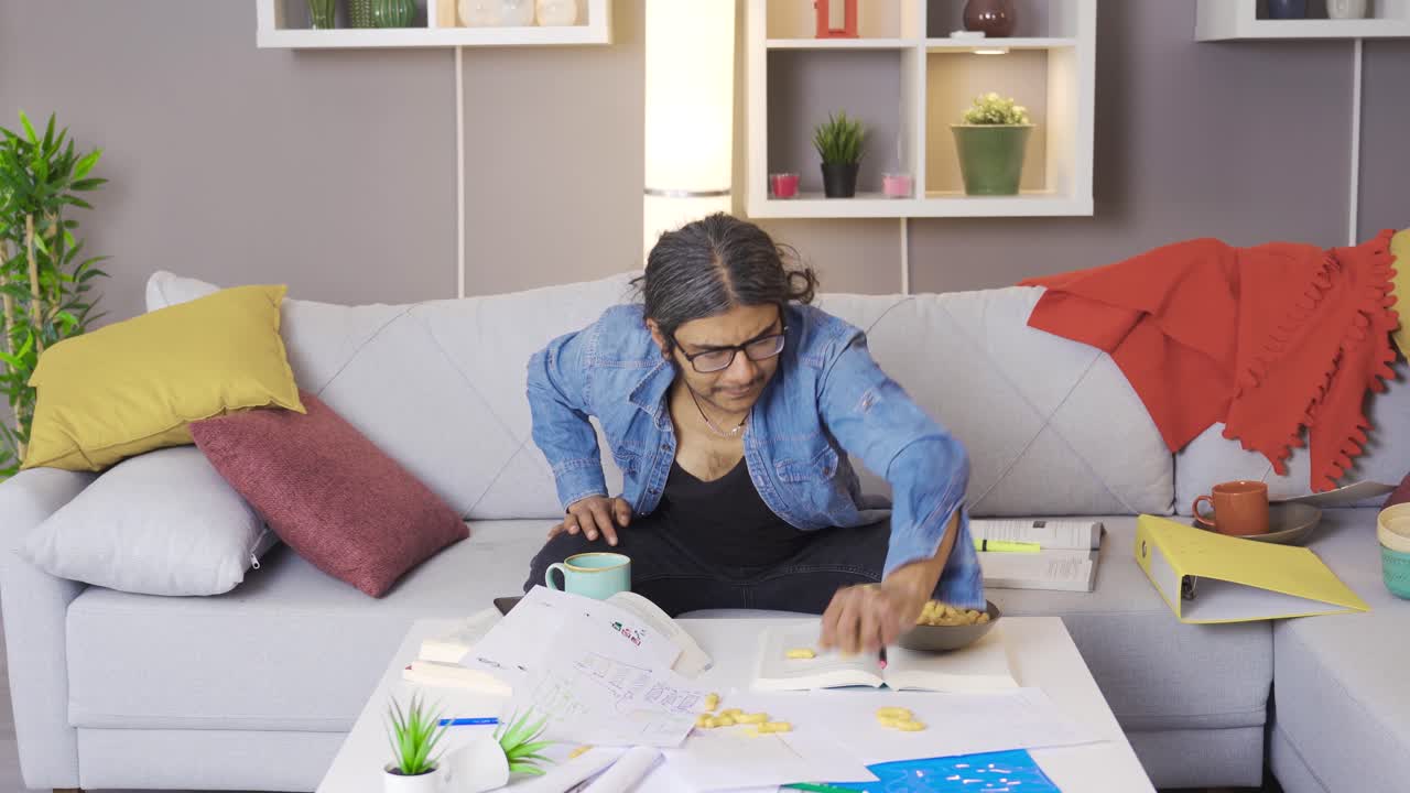 el perezoso no quiere trabajar.