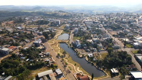 Vista-De-Pájaro-De-Bernardo-De-Irigoyen,-Misiones-Y-Dionisio-Cerqueira,-Brasil