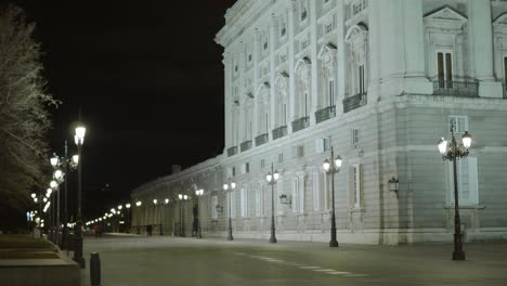 el palacio real de madrid es el palacio real.