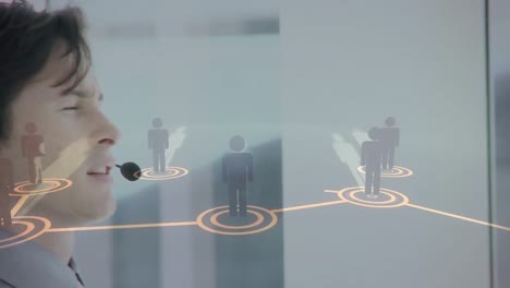 animación de redes de conexiones con iconos sobre empresario usando auriculares de teléfono
