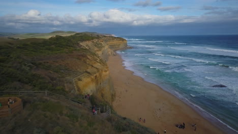 adelante sin problemas australia doce apóstoles drone great ocean road melbourne cinematic pan ocean scape con hermosa impresionante puesta de sol por taylor brant película