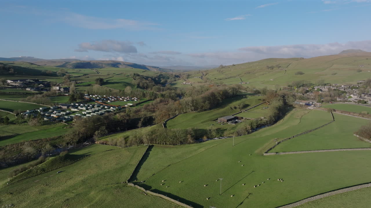alto establecimiento drone tiro de yorkshire dales colinas y el paisaje de reino unido