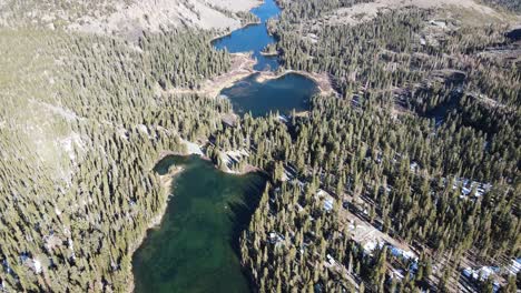 Drone-Tilting-Over-Alpine-Lakes-and-Forest-in-Mammoth-Lakes