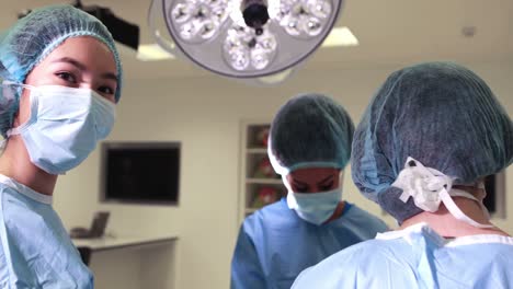 Surgical-team-working-together-in-operating-theater