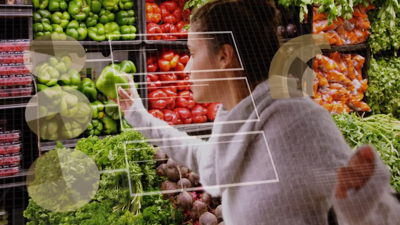 animación del procesamiento de datos estadísticos sobre una cliente caucásica en una tienda de alimentos
