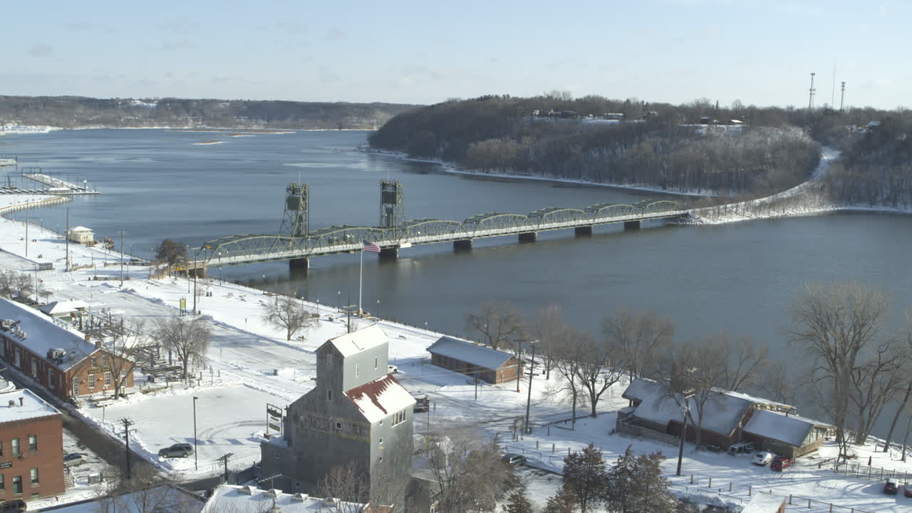 스워터 엘리베이터 브릿지와 눈이 쌓인 세인트