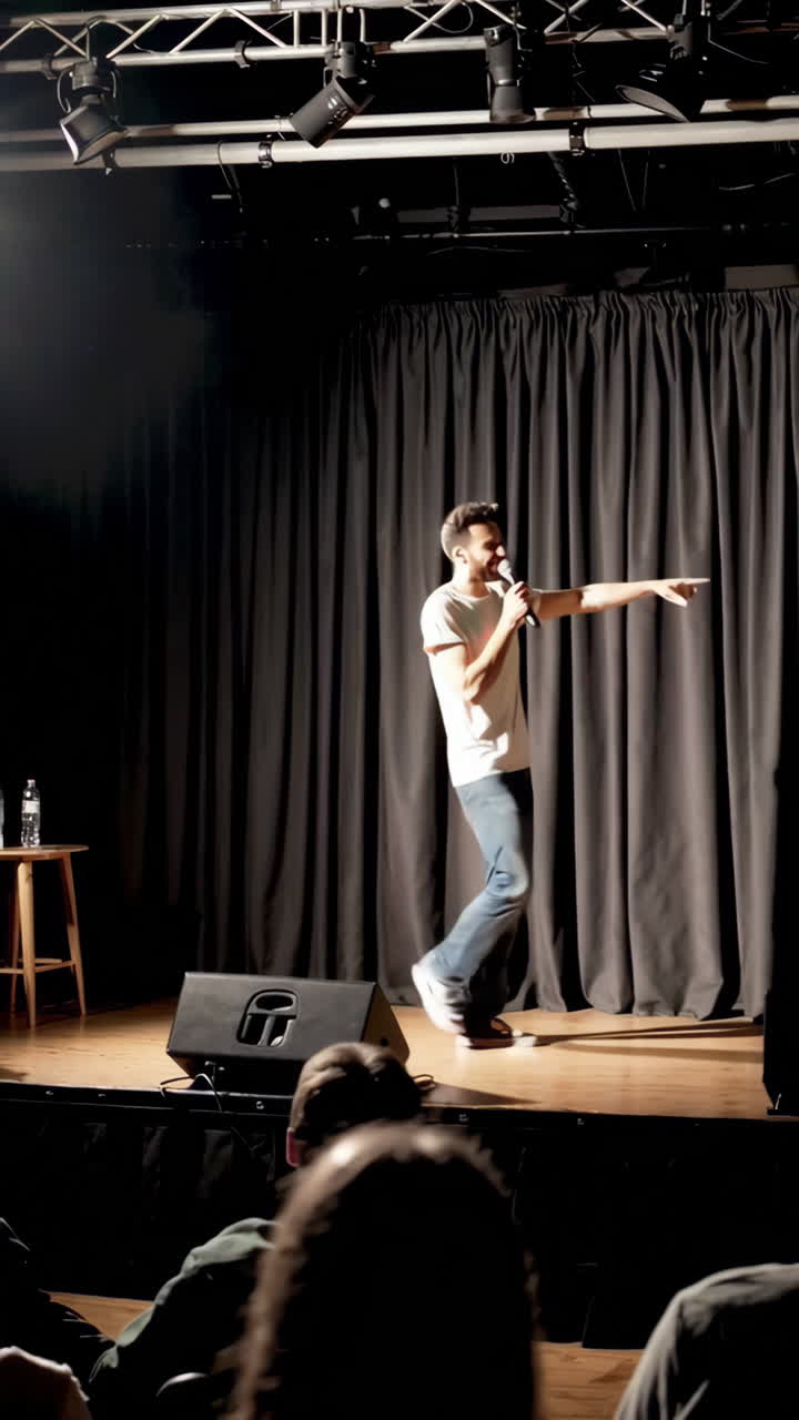 comico sul palco