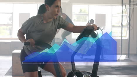 animación de procesamiento de datos en gráfico azul sobre mujer caucásica entrenamiento cruzado en elíptico en el gimnasio
