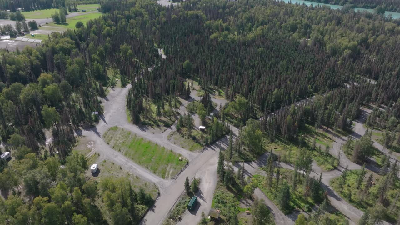 аэрофотосъемка реки кенай в солдотне, аляска