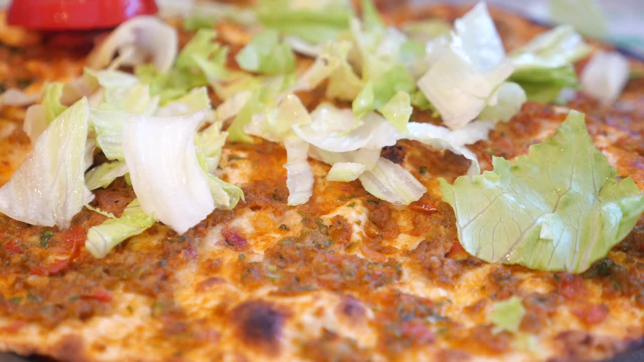 Lahmacun with lettuce and tomato