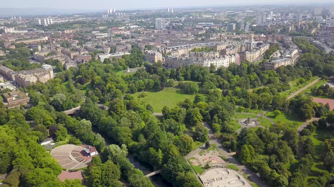 пролет над келвингроув-парком в направлении келвинбриджа