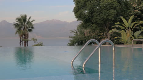 Open-swimming-pool-in-front-of-the-mountains-by-the-sea