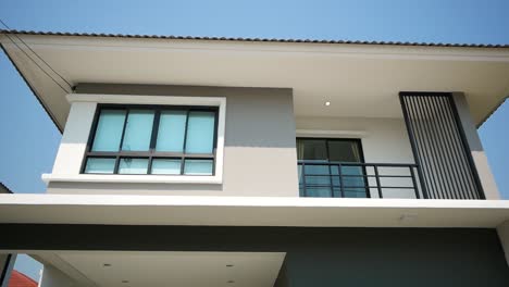 diseño exterior de casa contemporánea moderna blanca