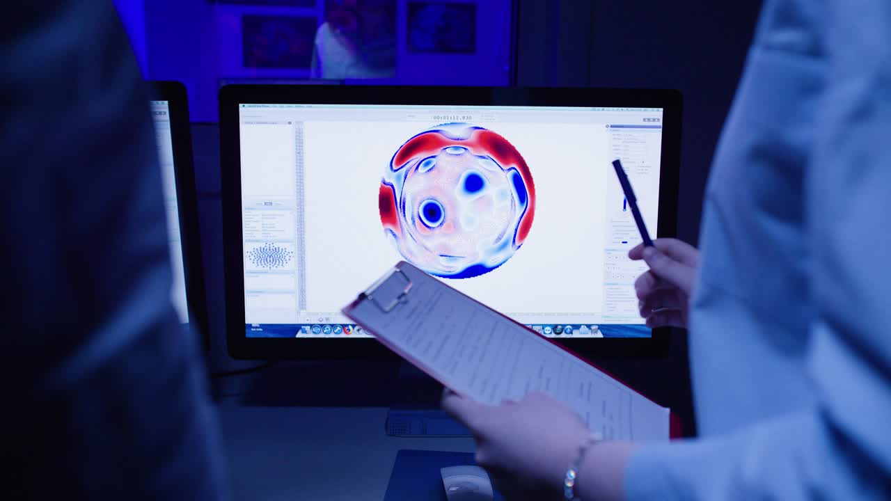 과학자들은 실험실에서 데이터를 분석합니다.